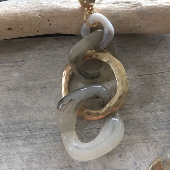 Lucite and Brushed Gold Chain Link Earrings - Picture 3 of 6